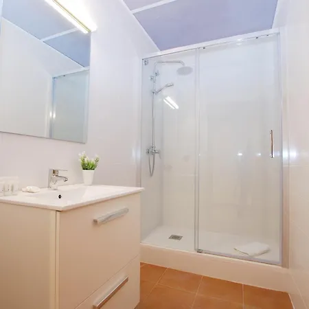 Downtown Apartment *
